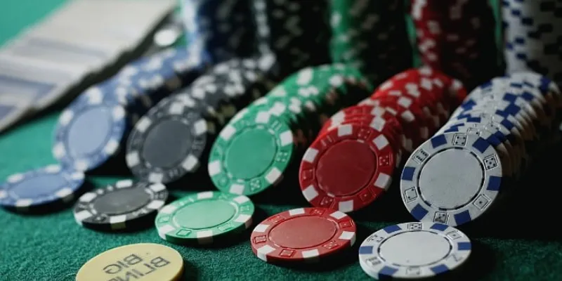 Cách chơi Poker thắng lớn – Đánh bại đối thủ dễ dàng 4 Mách anh em cách chơi Poker thắng lớn